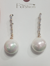 Load image into Gallery viewer, Dangling Pearls
